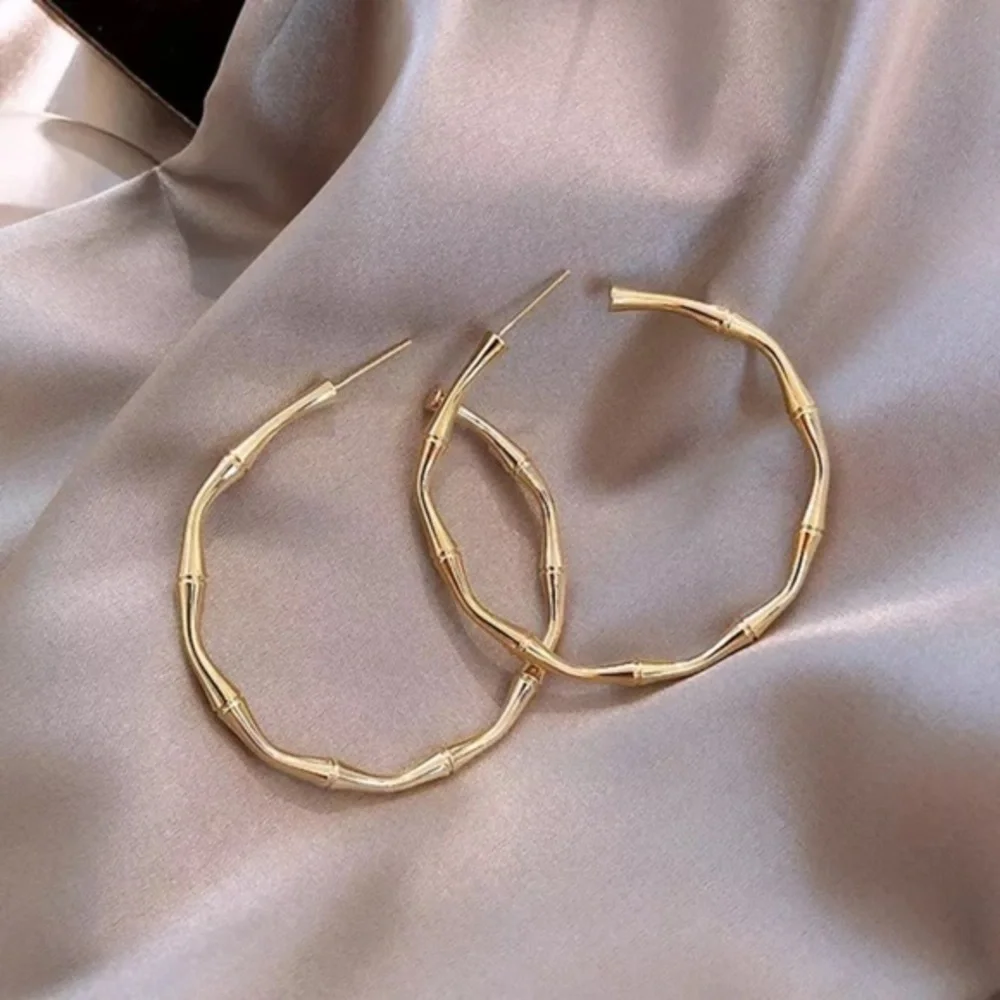 3/$30 💛 Hoop Earrings